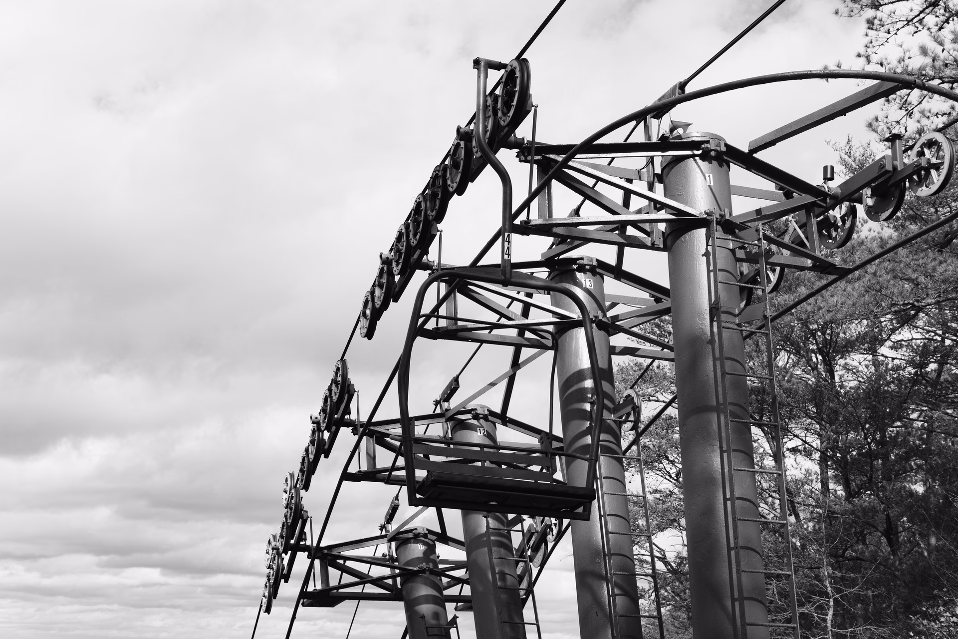 Wie alt ist Adam Müller?