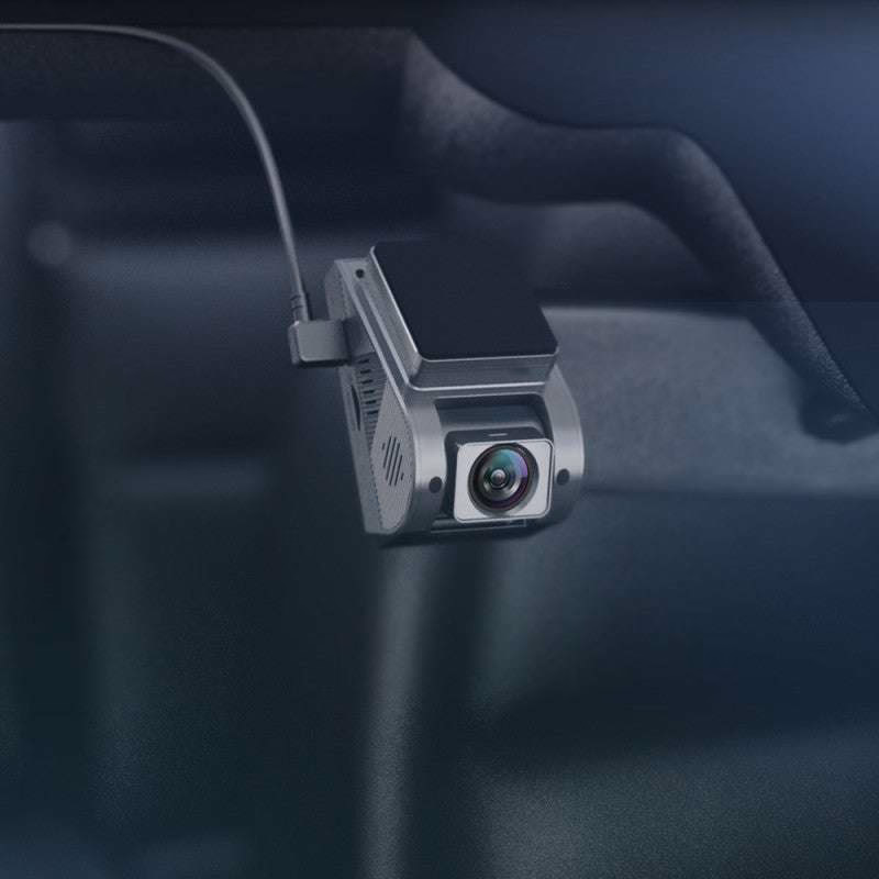 Wie wird eine Dashcam im Auto mit Strom versorgt?