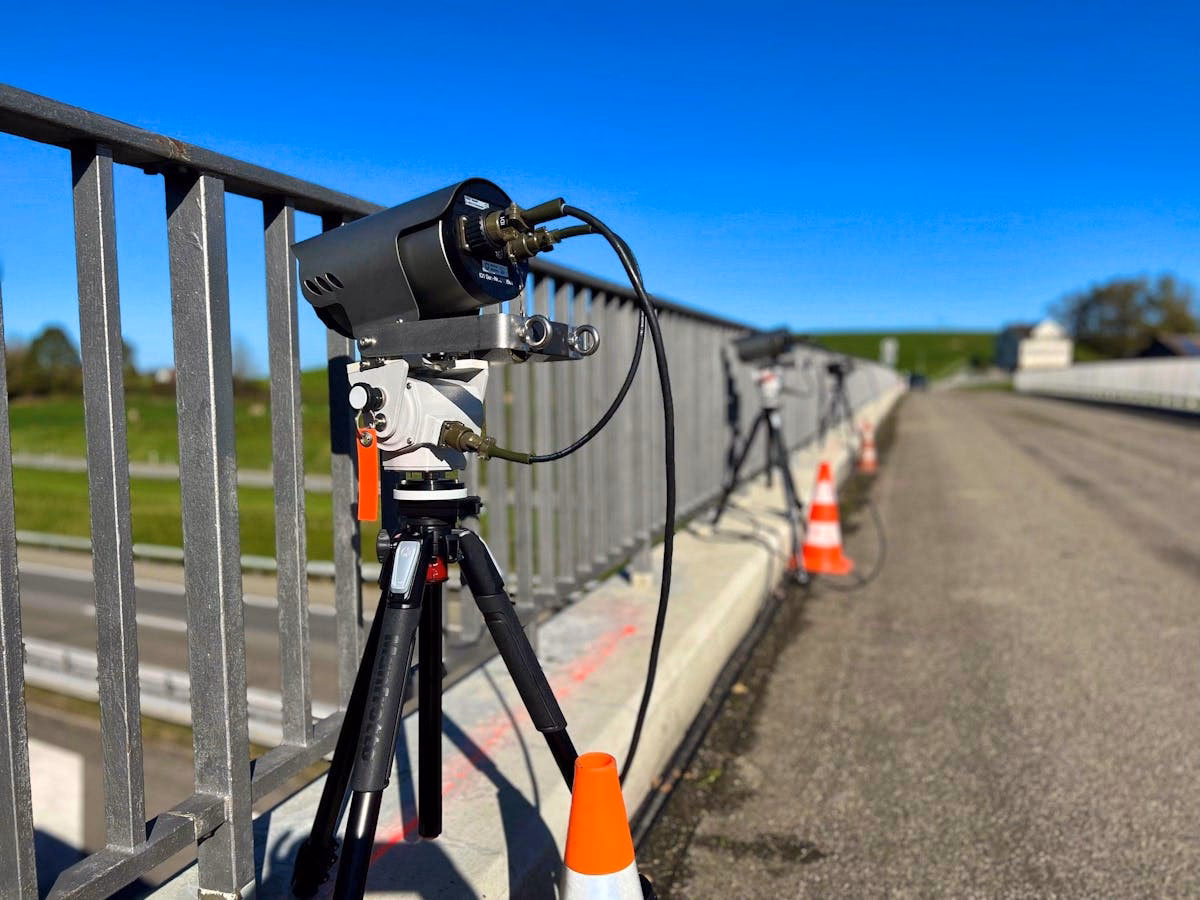 Was sind diese Kameras auf der Autobahn?