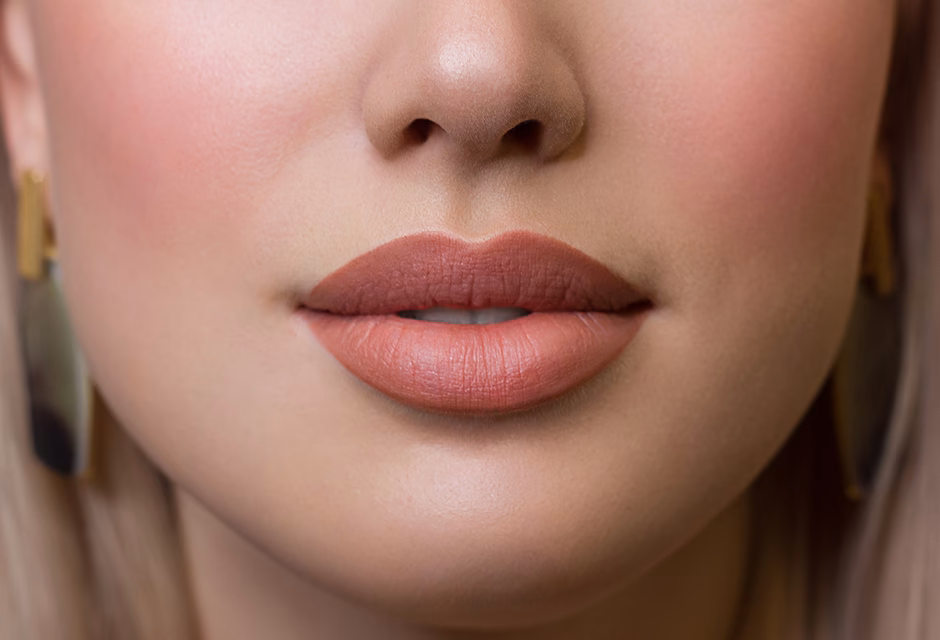 What do unhealthy lips look like?
