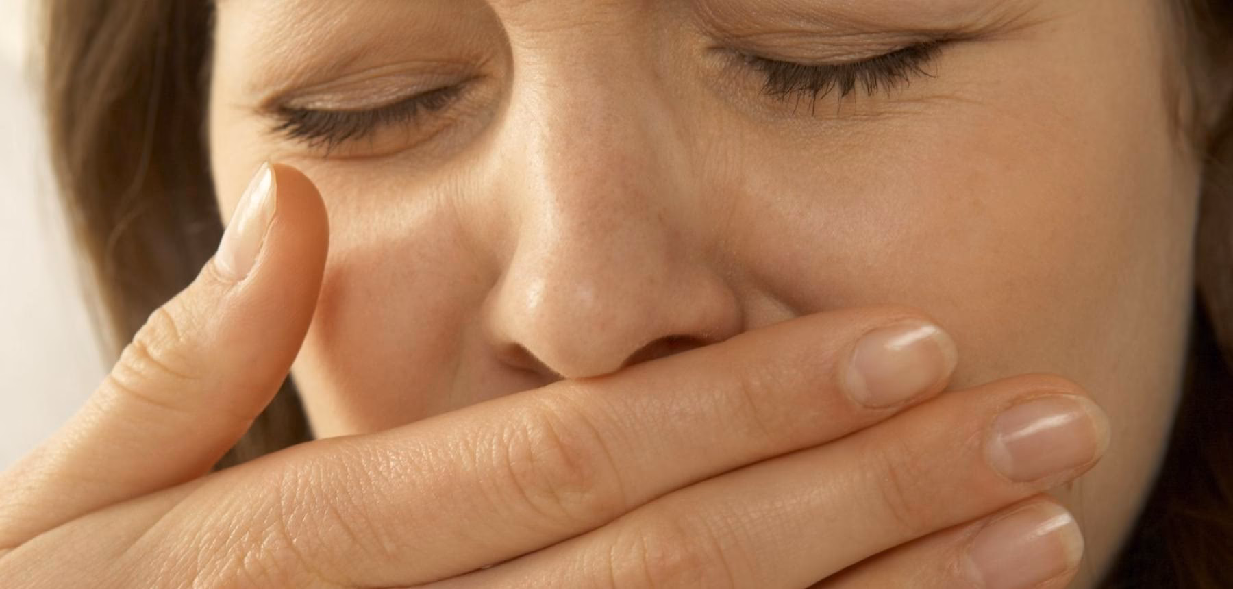 Was sind die weißen Brocken in meinem Rachen?