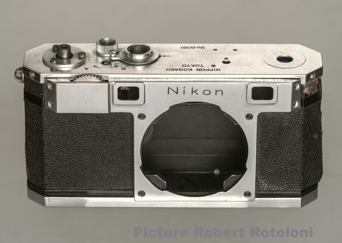 Was war Nikons erste Kamera?