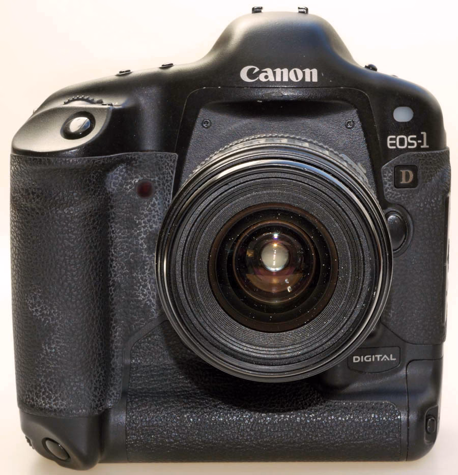 Was war die erste digitale Spiegelreflexkamera?