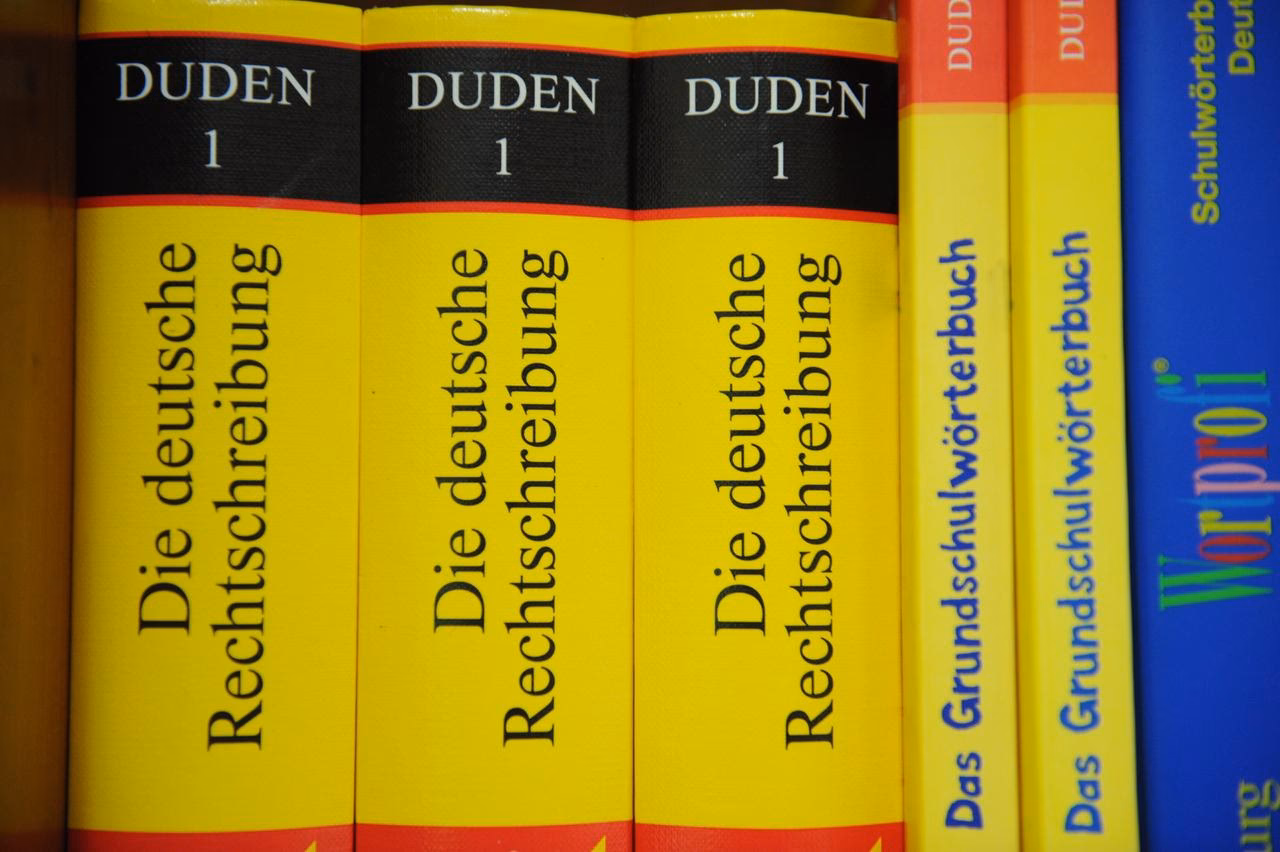 Wann schreibt man festhalten zusammen?