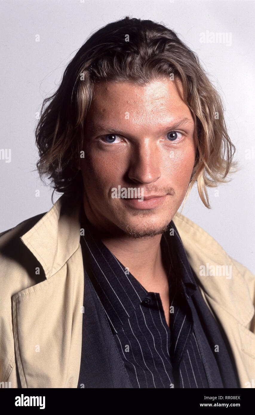 Wo hat Hardy Krüger ein Café?