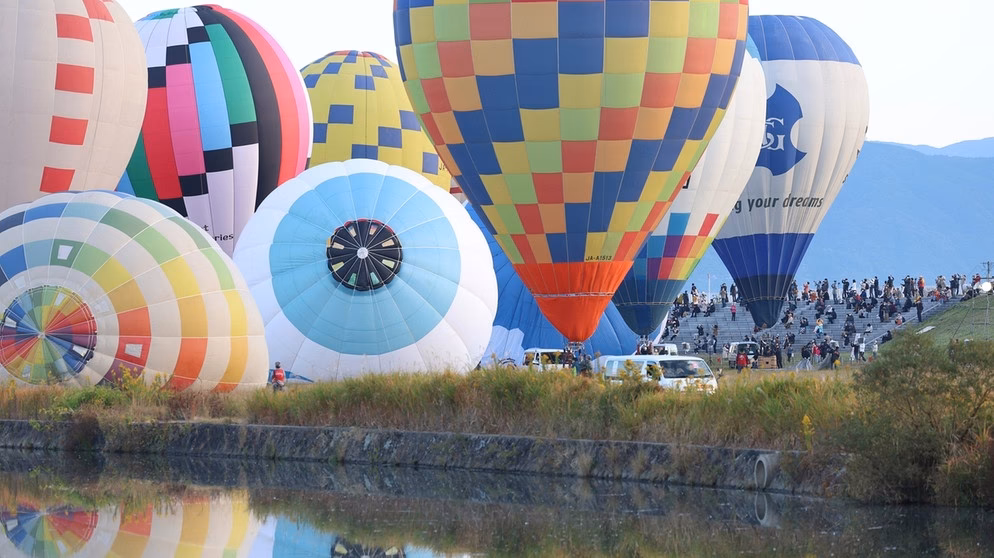 Wie kommt ein Heißluftballon wieder runter?