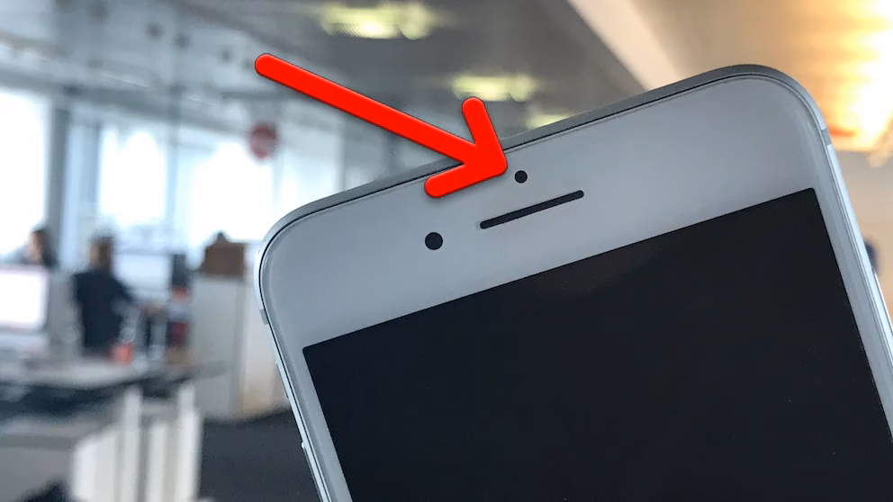 Warum ist auf der Kamera meines iPhones ein schwarzer Fleck?