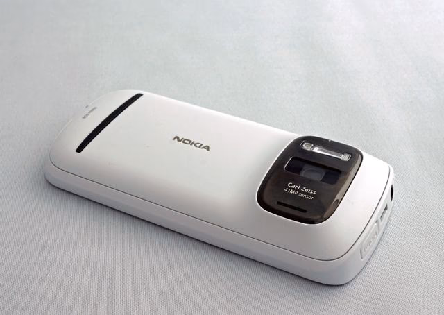 Hat die Kamera einen Selbstauslöser?