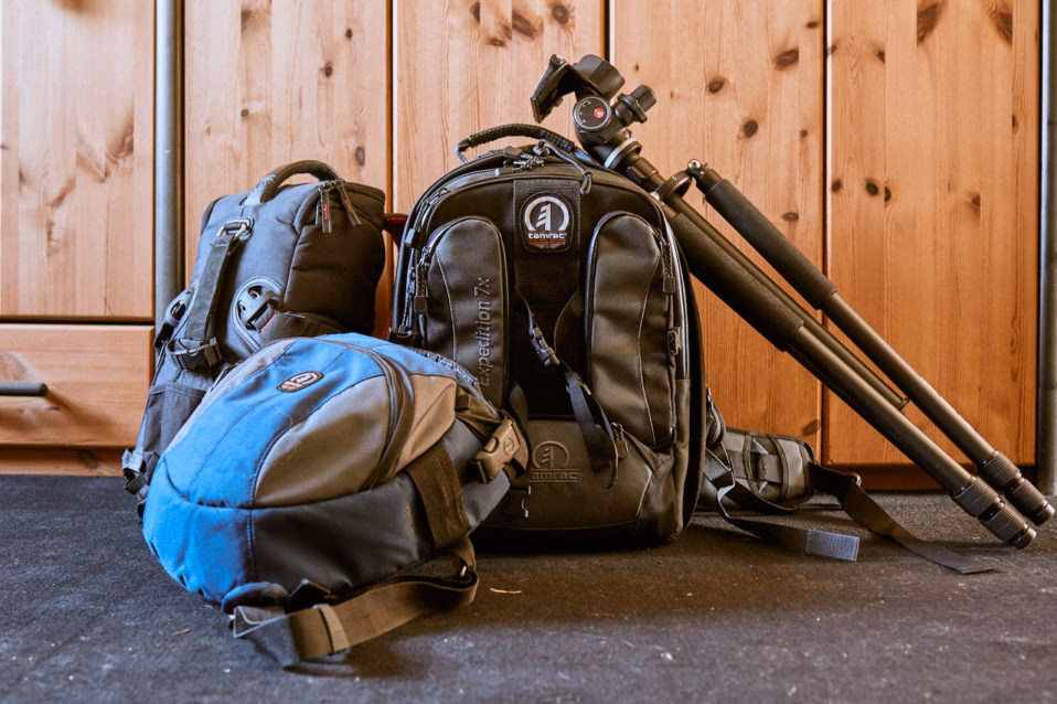 Kann ich ein Stativ in einem Flugzeugroller mitnehmen?