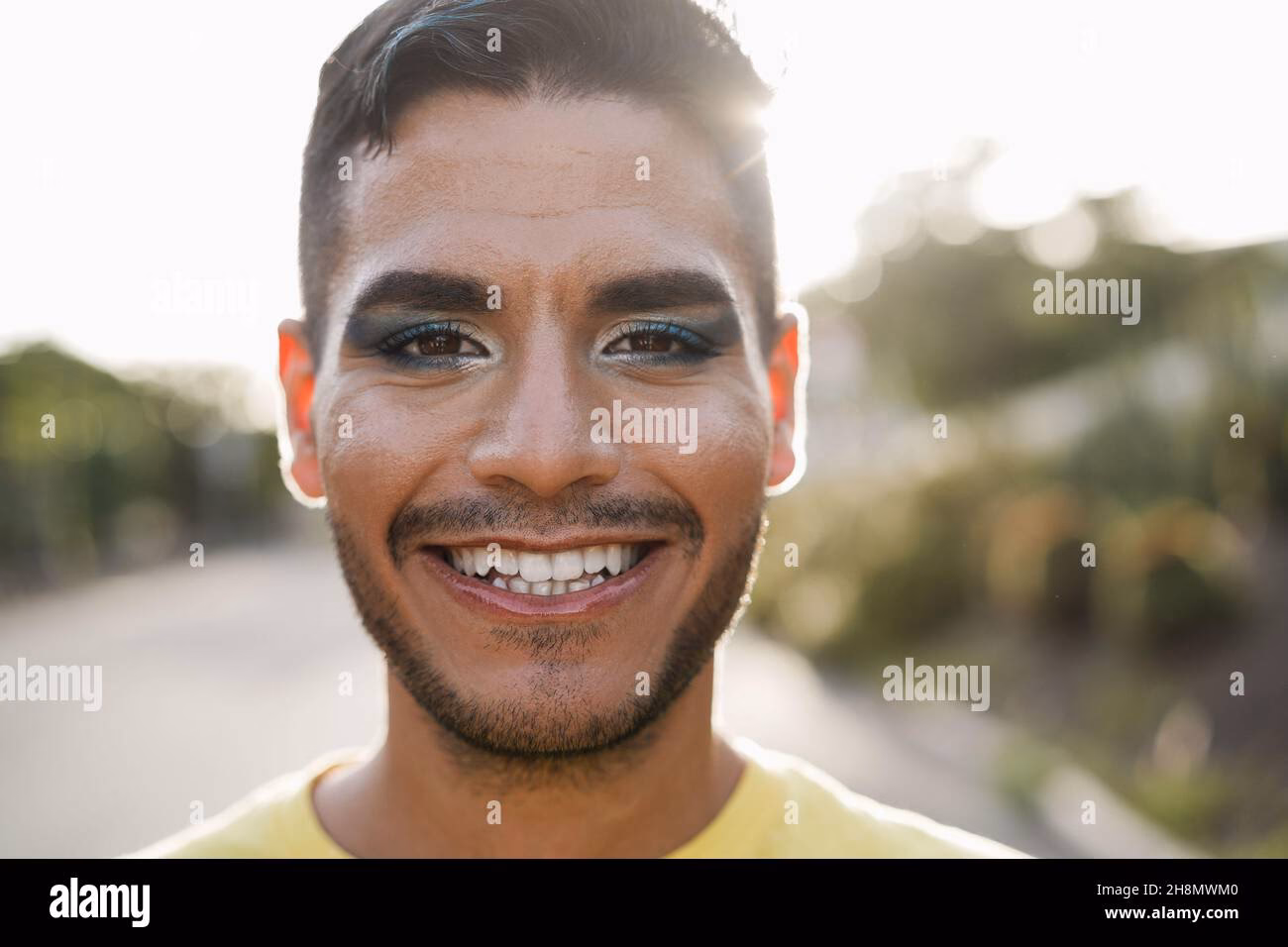 Welches Make-up sollte man vor der Kamera tragen?