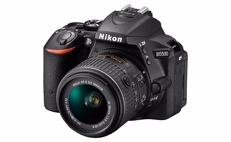 Wie alt ist eine Nikon D5500?