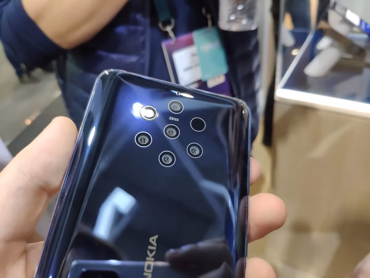 What is the camera sensor of Nokia 9 PureView?