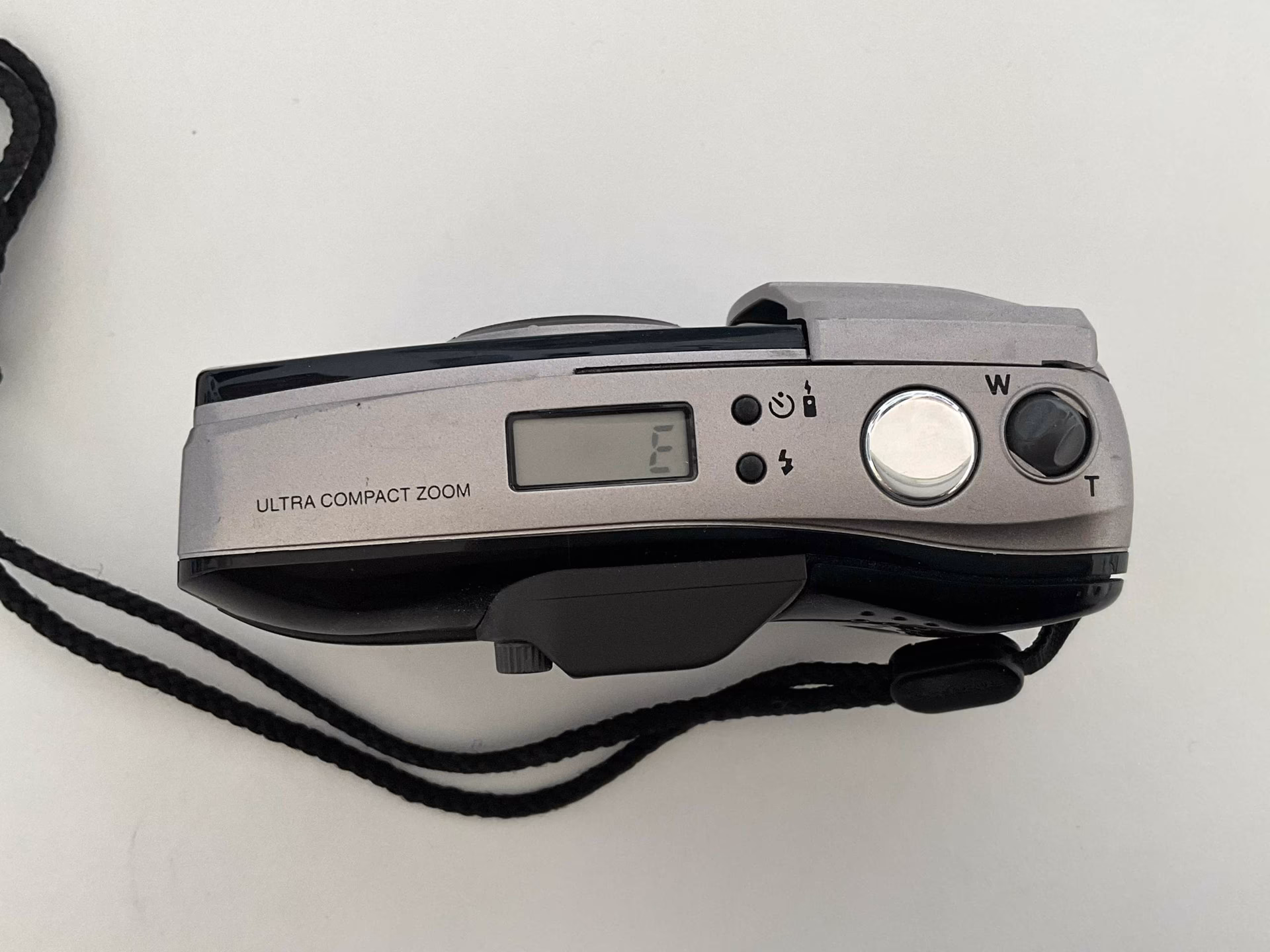 Wie setze ich eine Olympus-Filmkamera zurück?