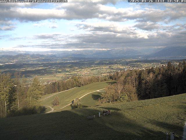 Wie hoch ist die Hochwacht am Pfannenstiel?