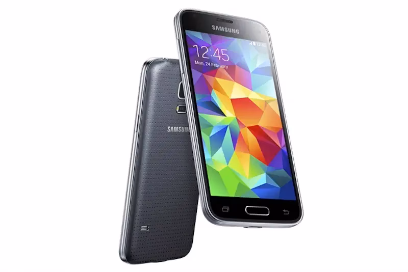 How many megapixels is the camera on the Samsung S5?