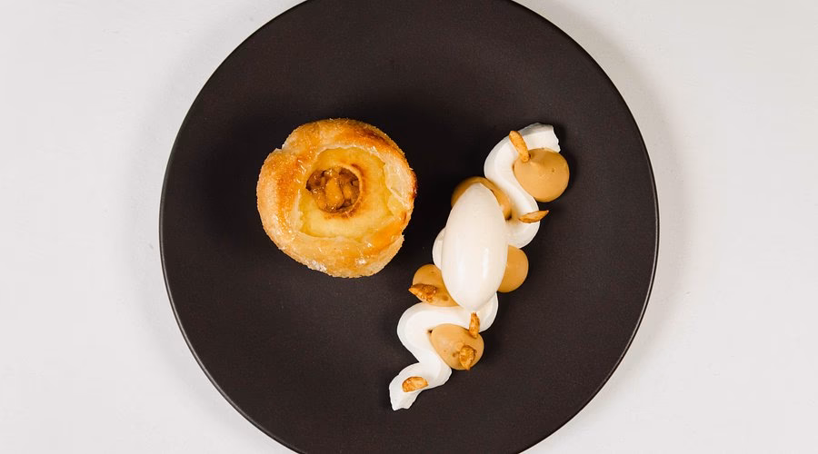 Wie kann man Liebe Grüße auf Englisch sagen?