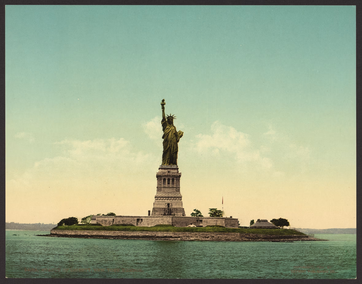 Wie wurde die Freiheitsstatue nach New York transportiert?
